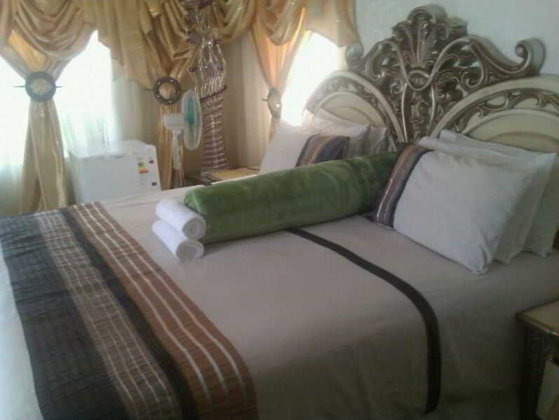 Bulawayo Continental Hotel Extérieur photo
