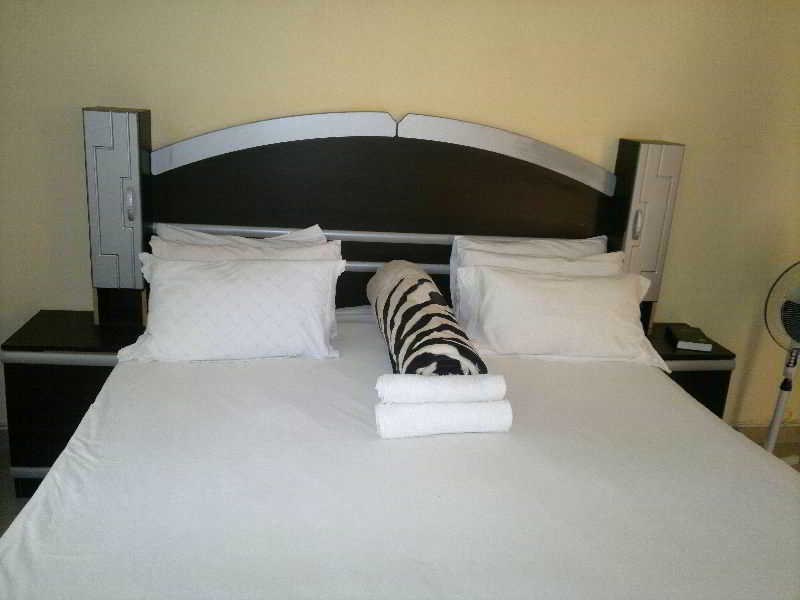 Bulawayo Continental Hotel Extérieur photo